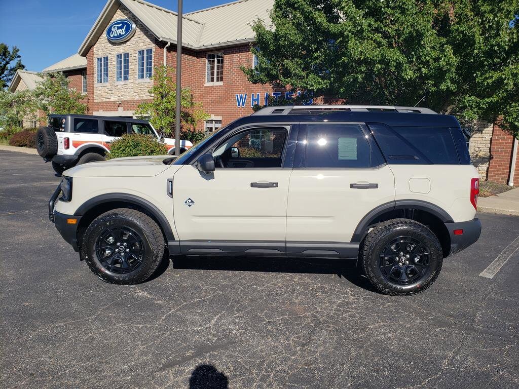 2025 Ford Bronco Sport Outer Banks photo 2