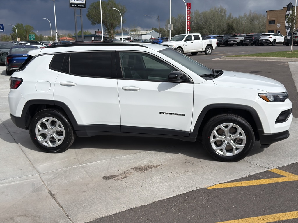 Used 2024 Jeep Compass Latitude Sport Utility