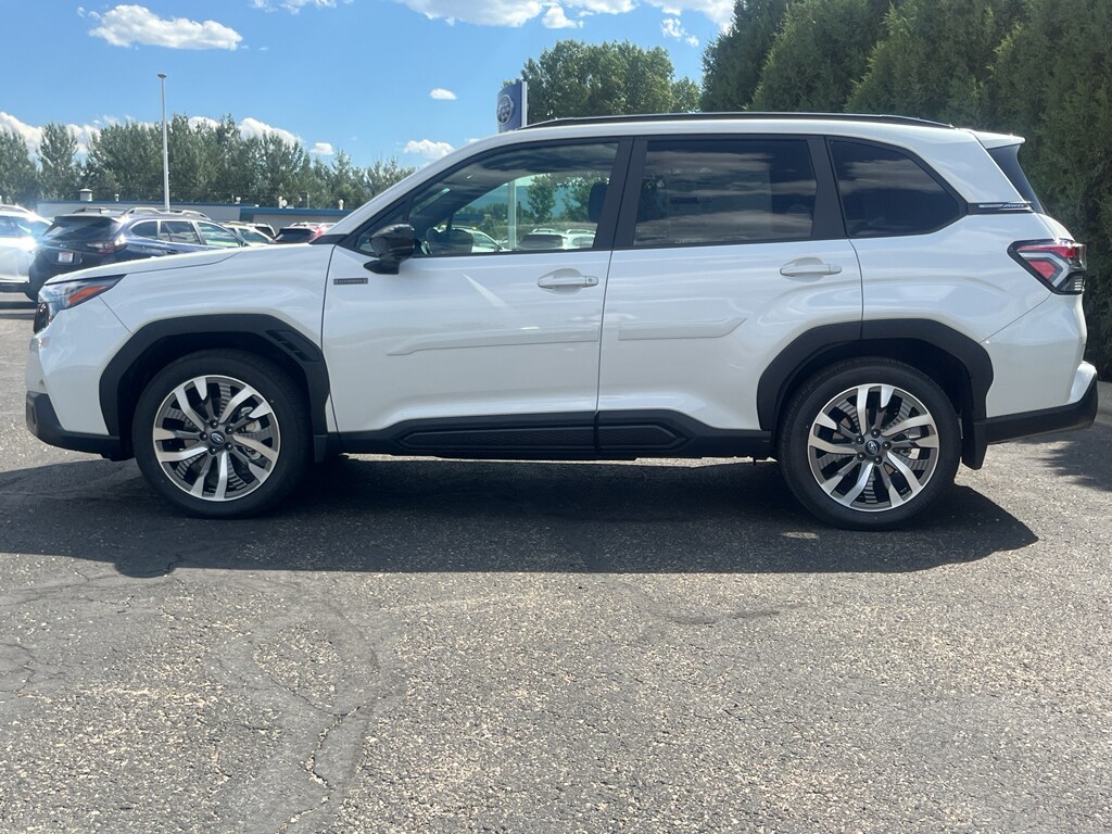 2025 Subaru Forester Touring photo 2