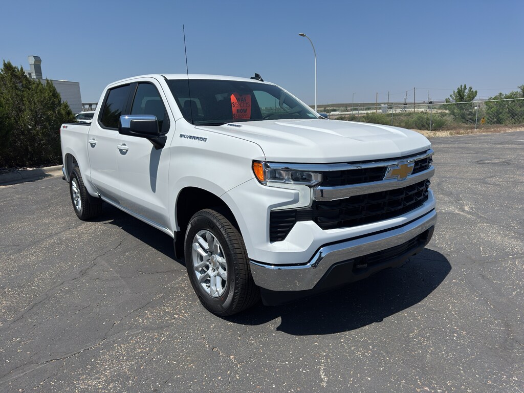 2025 Chevrolet Silverado 1500 LT photo 3