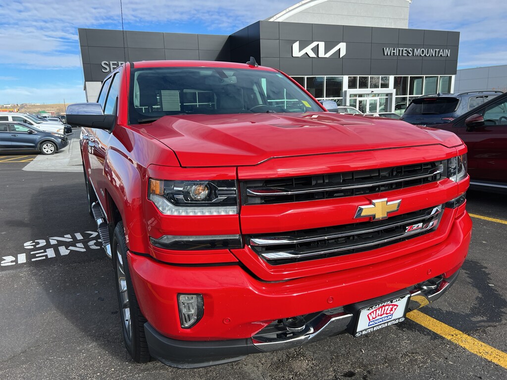 2018 Chevrolet Silverado LTZ photo 2