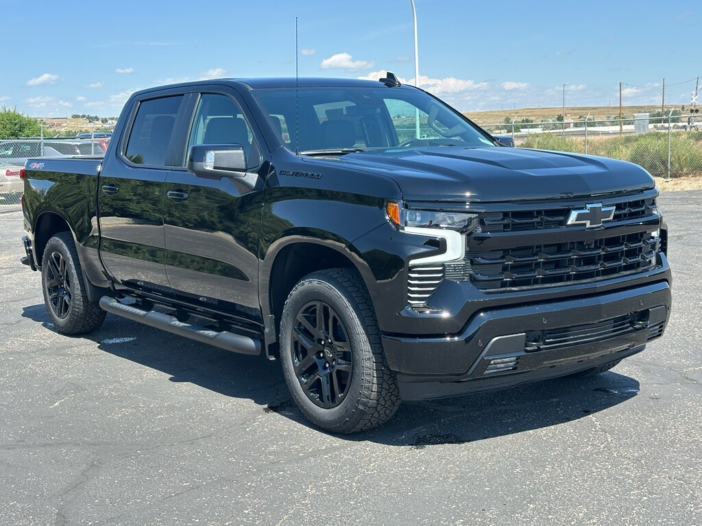 2025 Chevrolet Silverado 1500 RST photo 3