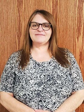 Staff member Lisa Busse from ID_83a080d8c4a8