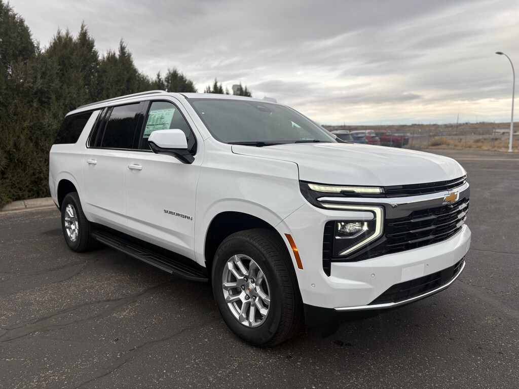 2026 Chevrolet Suburban LS photo 3