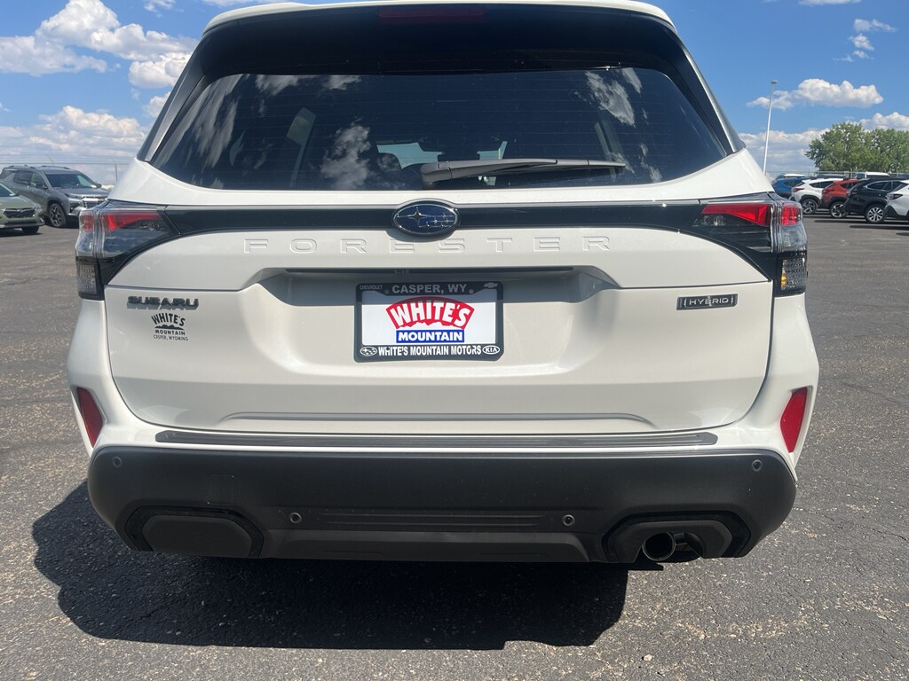 2025 Subaru Forester Touring photo 4