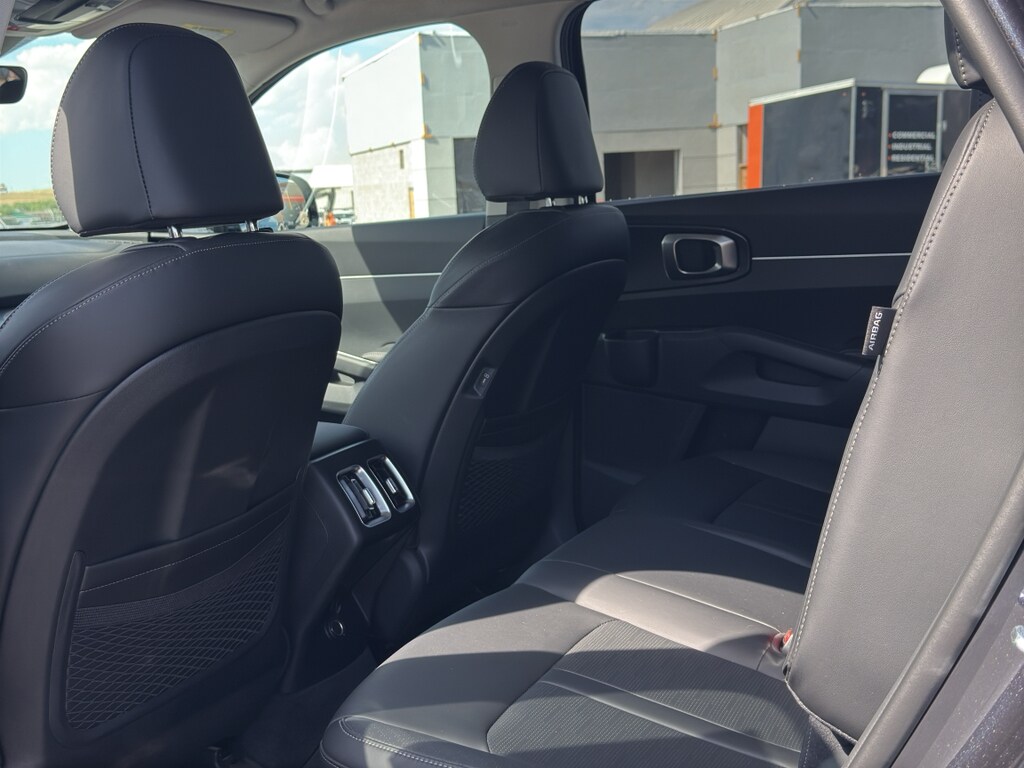 2025 Kia Sorento S photo 39