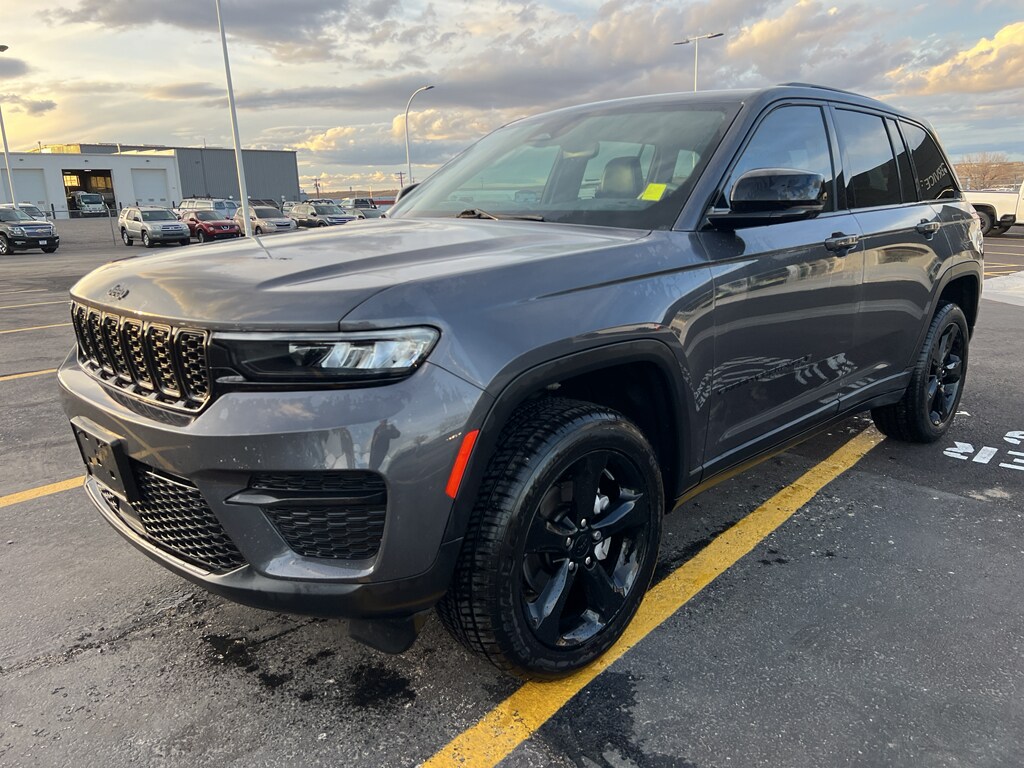 2023 Jeep Grand Cherokee Altitude photo 3