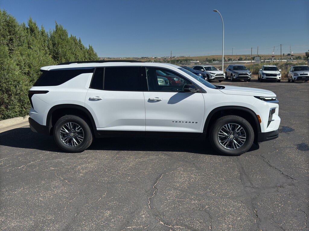 2026 Chevrolet Traverse photo 3