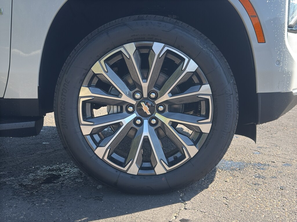 2025 Chevrolet Suburban High Country photo 4