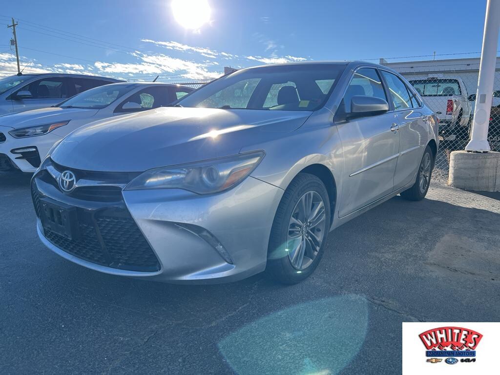 Used 2017 Toyota Camry SE Sedan