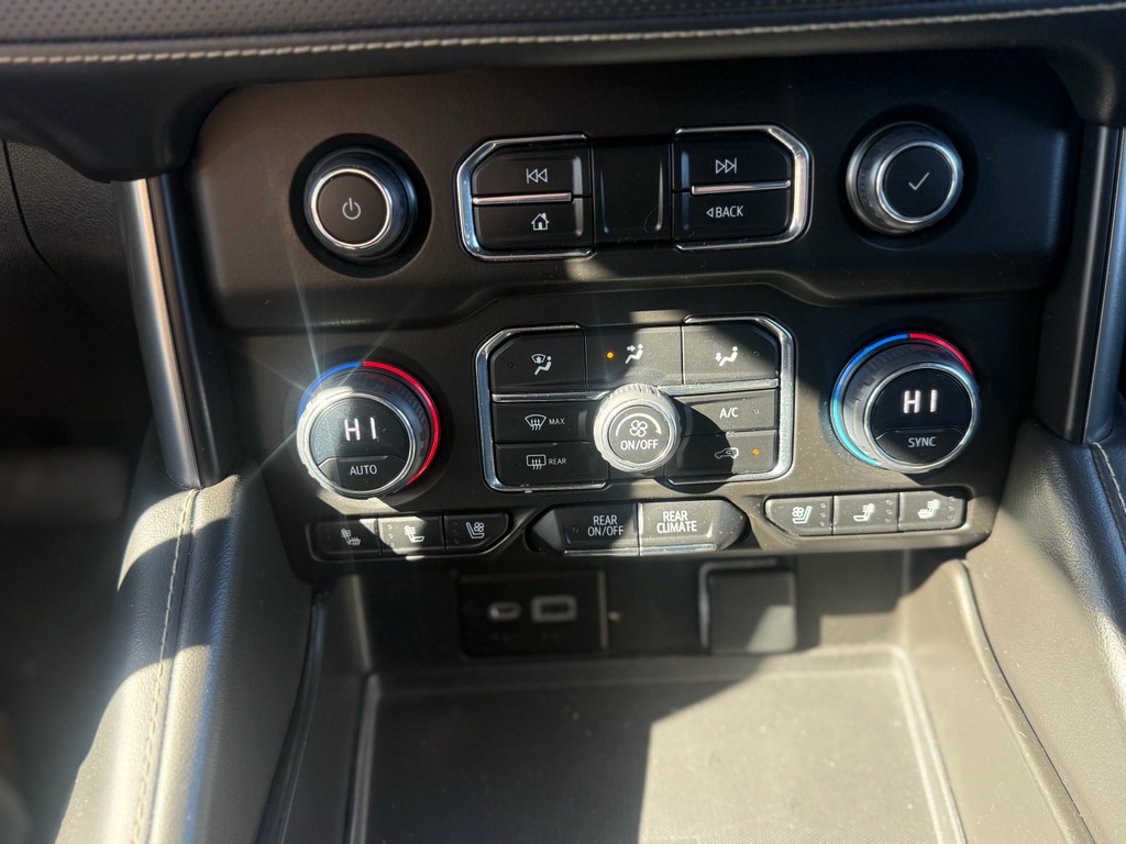 2023 Chevrolet Suburban Premier - Photo 14