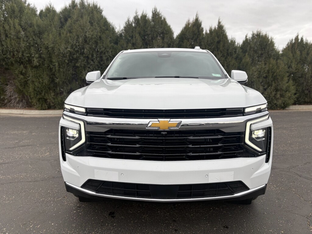 2026 Chevrolet Suburban LS photo 2