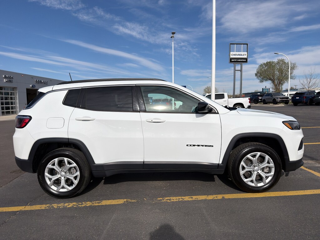 Used 2024 Jeep Compass Latitude Sport Utility