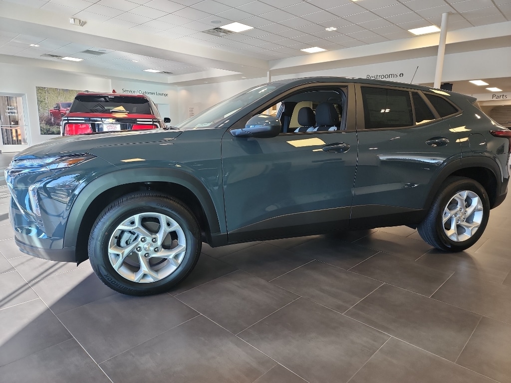 New 2025 Chevrolet Trax LS SUV