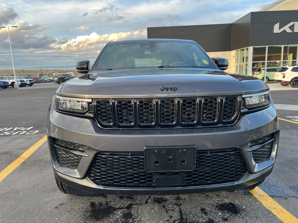 Used 2023 Jeep Grand Cherokee Altitude 4x4 SUV