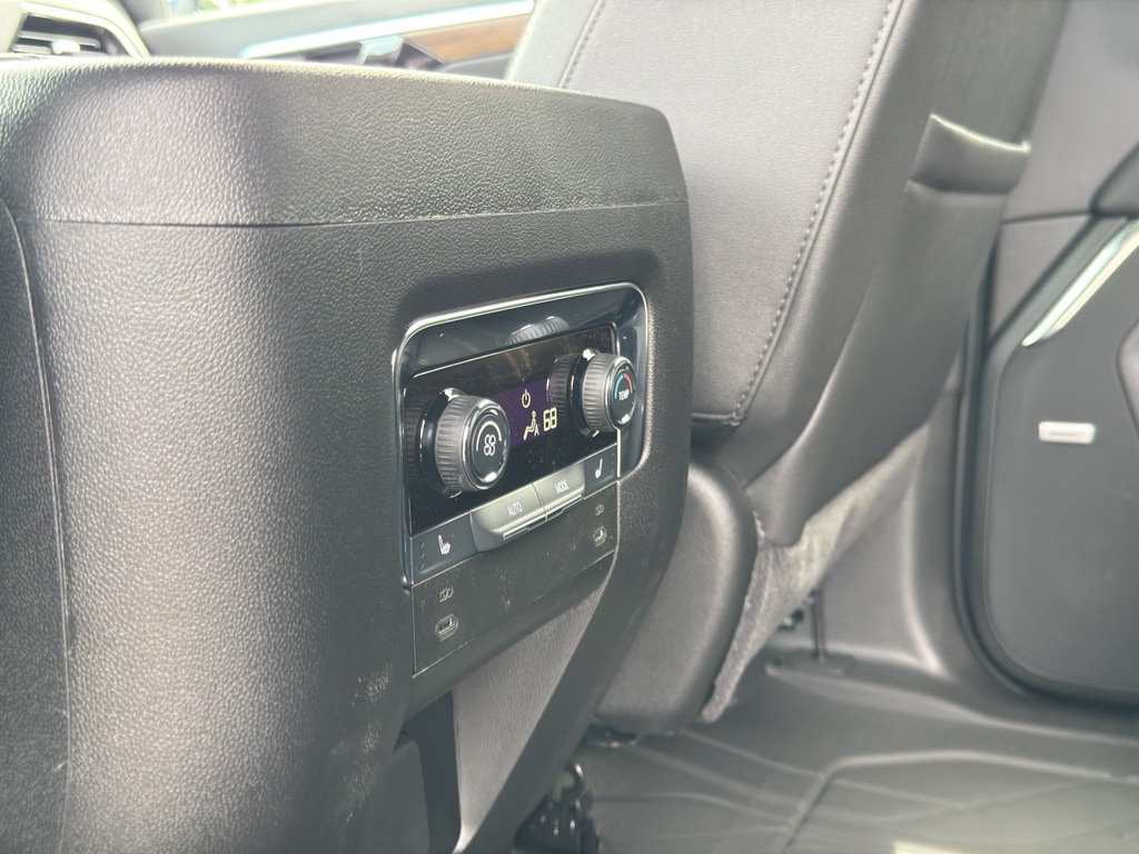 2026 Chevrolet Suburban High Country - Photo 17