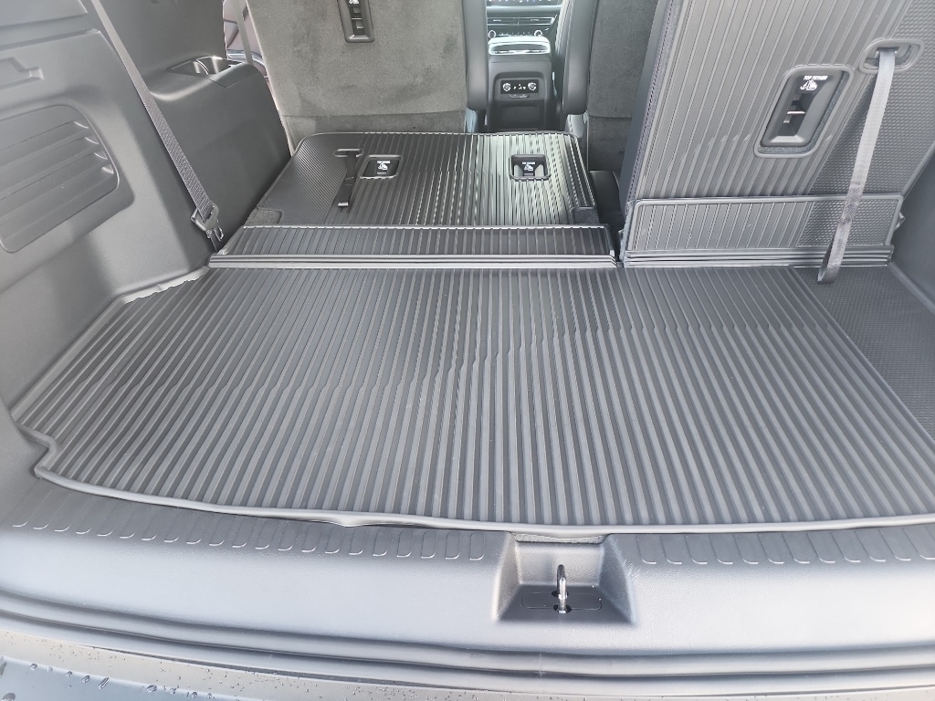 2027 Chevrolet Traverse LT - Photo 26