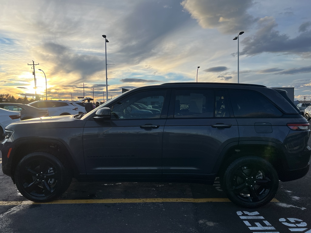 Used 2023 Jeep Grand Cherokee Altitude 4x4 SUV