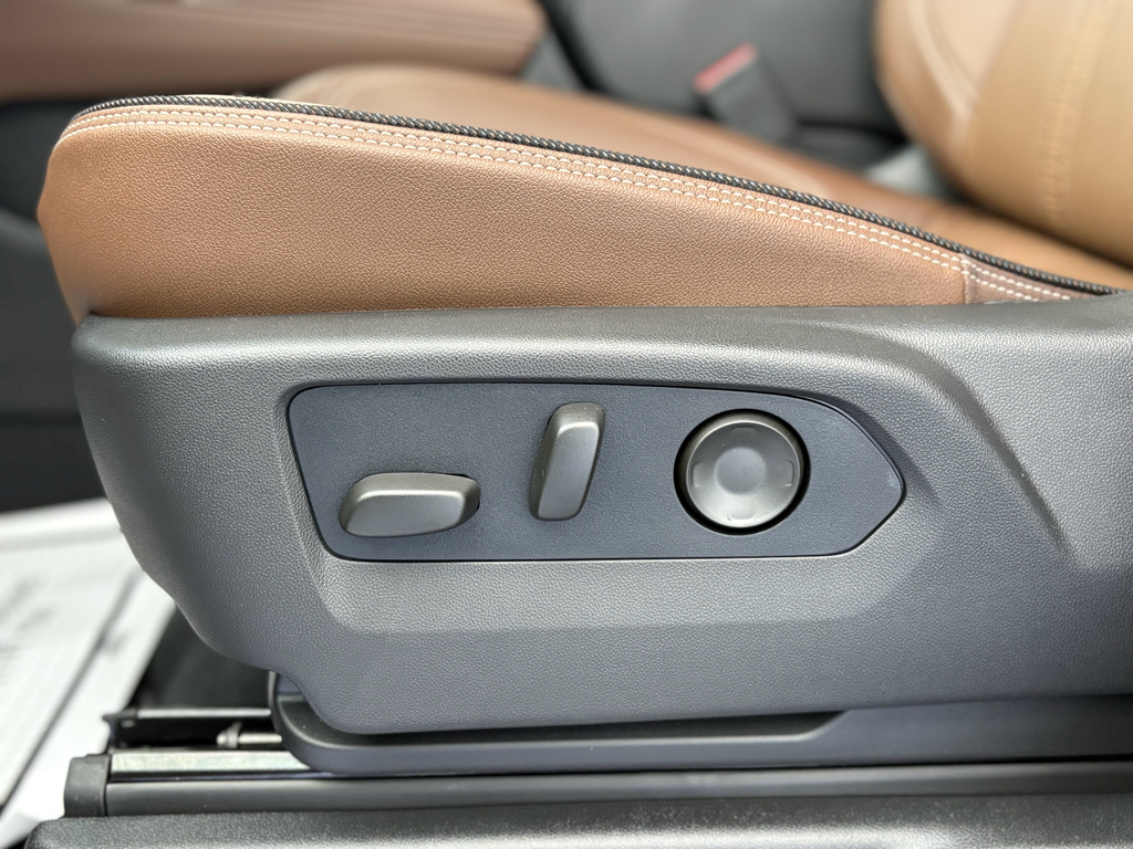 2026 Chevrolet Suburban High Country - Photo 14