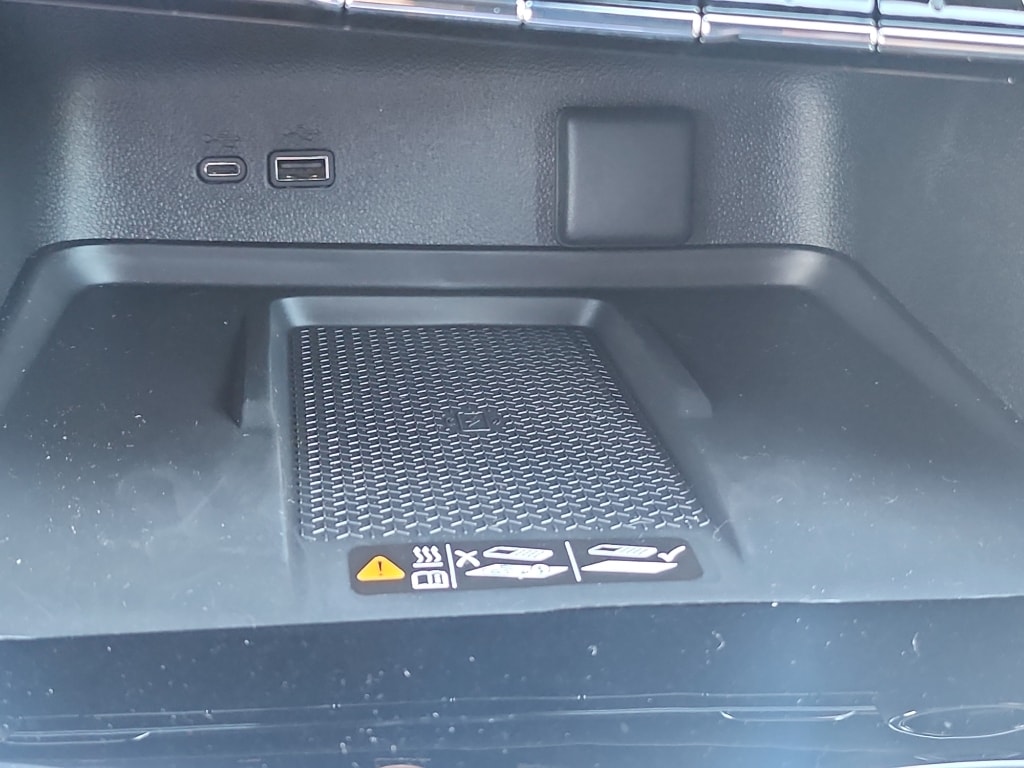 2027 Chevrolet Traverse LT - Photo 23