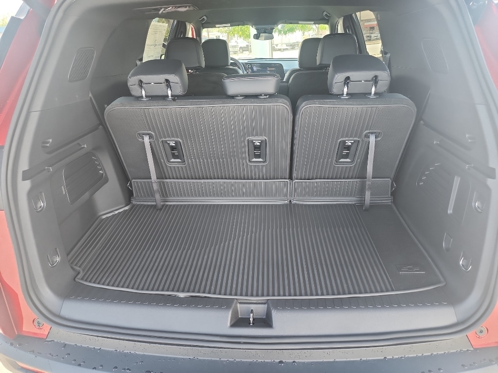 2027 Chevrolet Traverse LT - Photo 25