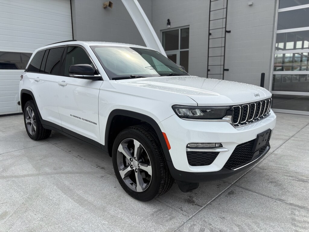 2024 Jeep Grand Cherokee Limited photo 3