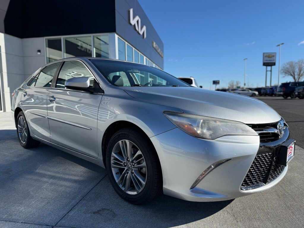 2017 Toyota Camry SE photo 4