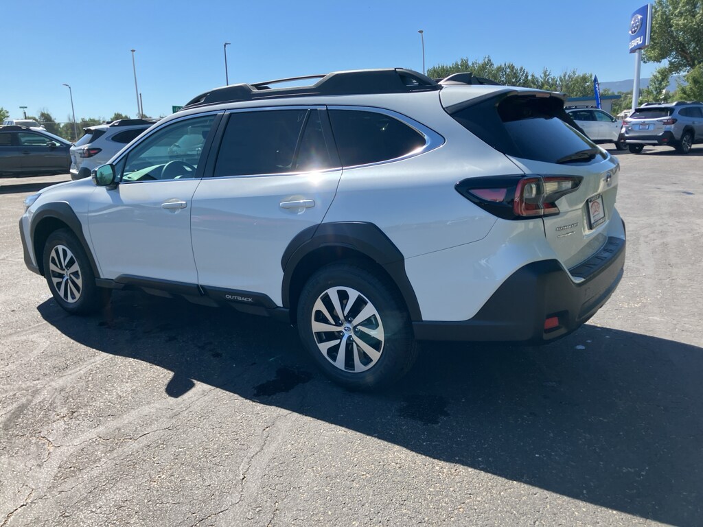 2025 Subaru Outback Premium photo 2