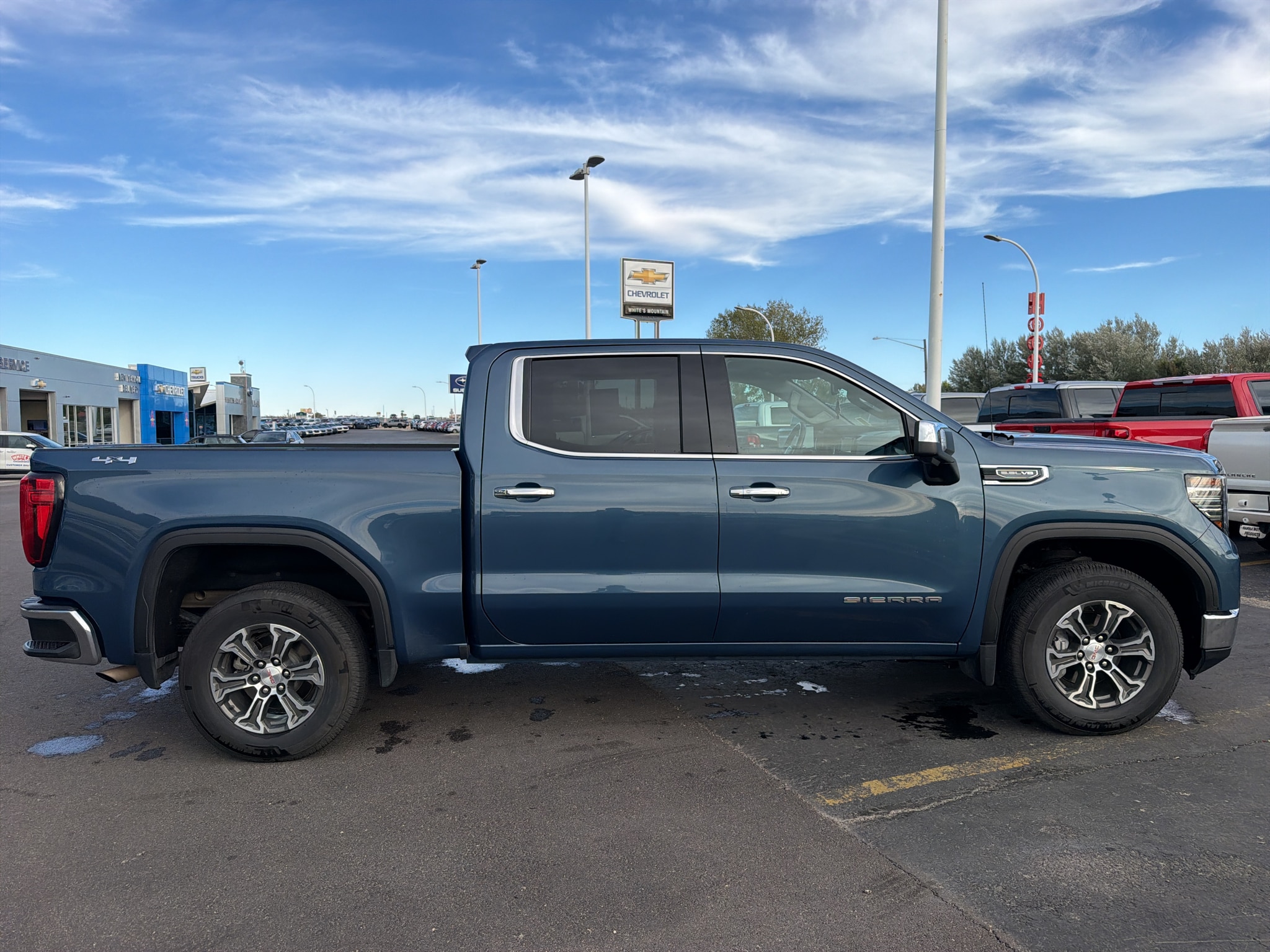 2024 GMC Sierra 1500 SLT - Photo 9