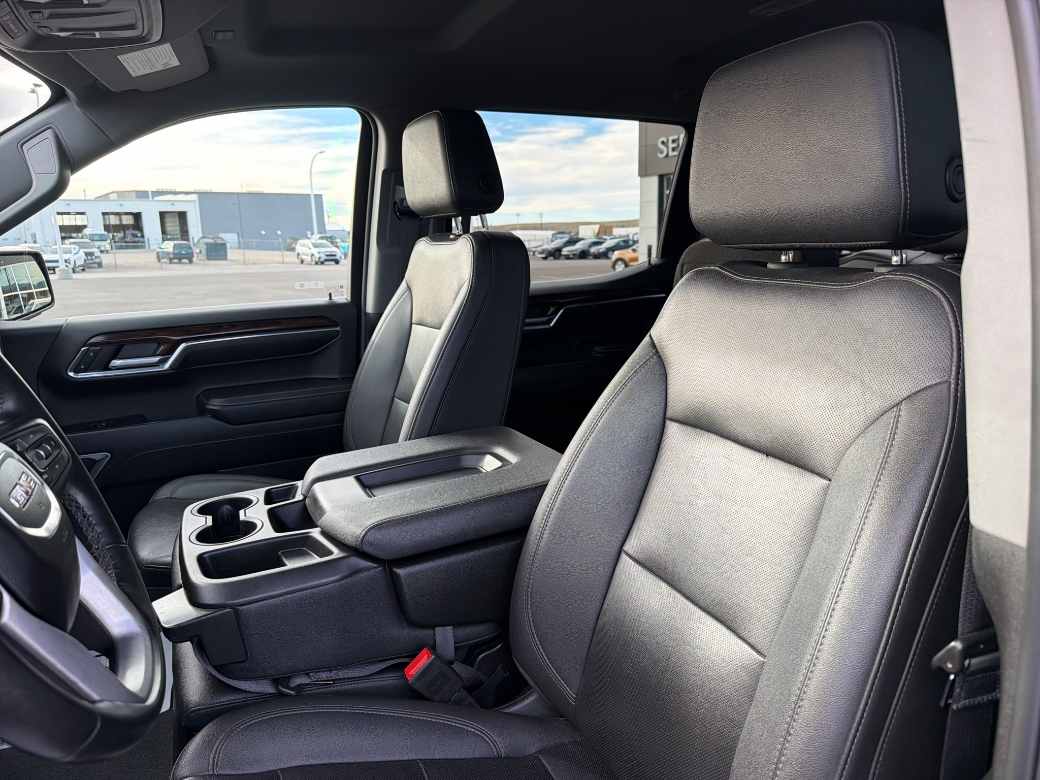 2024 GMC Sierra 1500 SLT - Photo 20