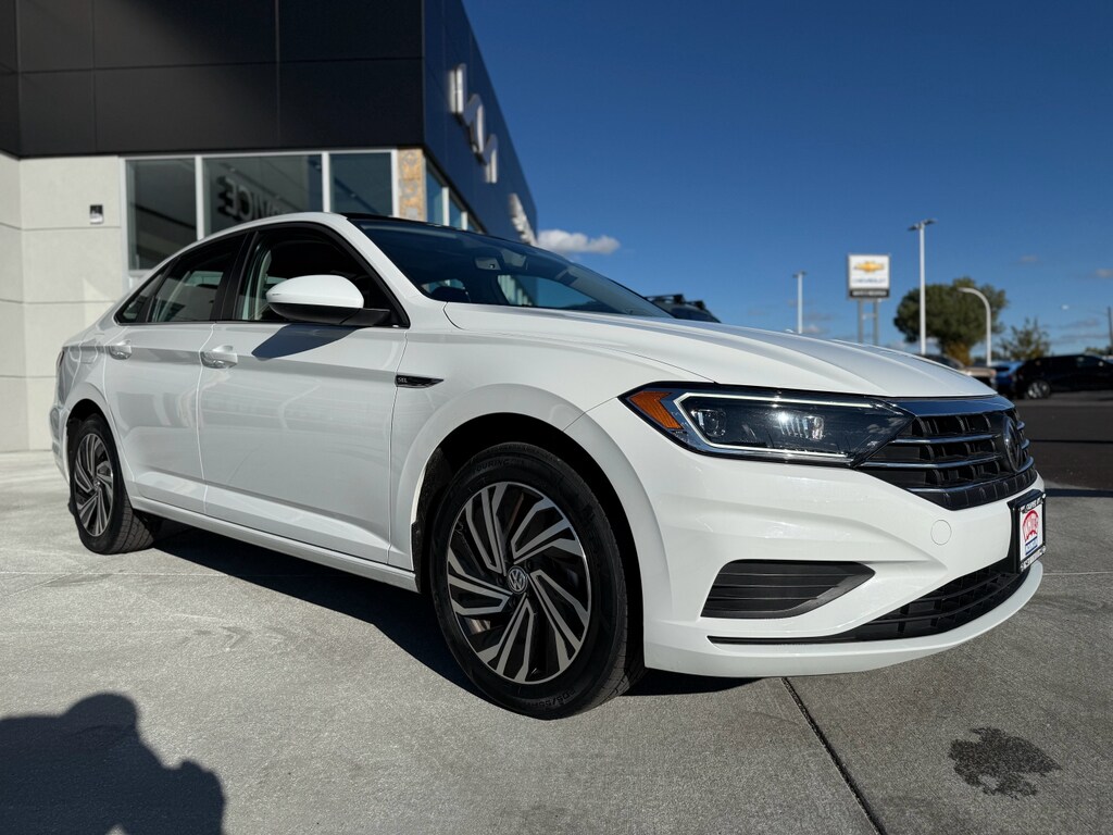 2021 Volkswagen Jetta SEL photo 2