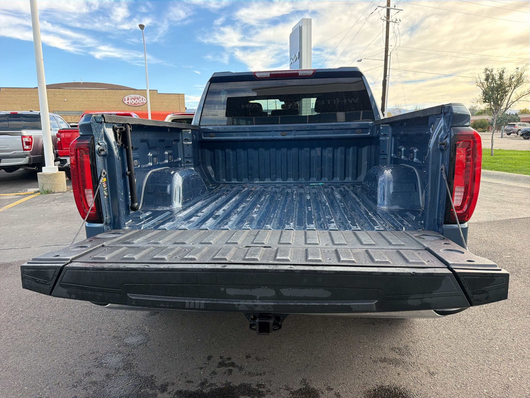 2024 GMC Sierra 1500 SLT - Photo 7
