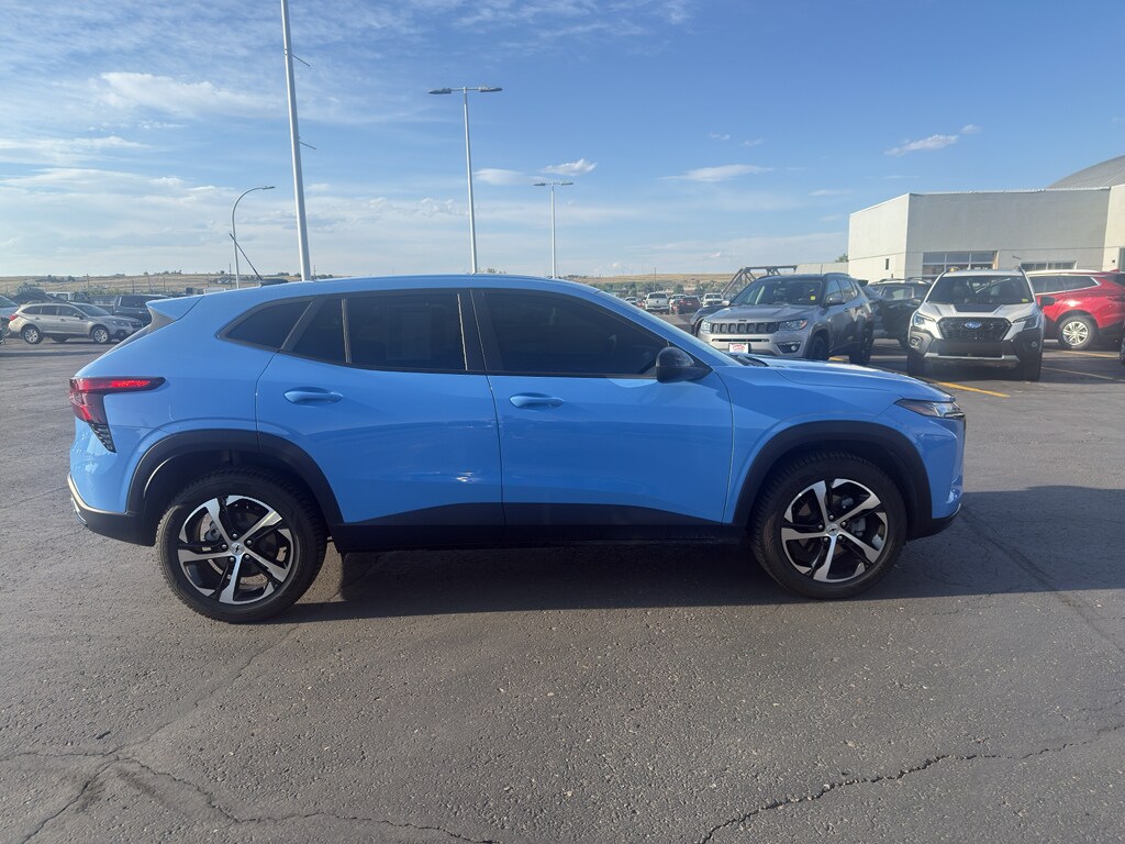 2024 Chevrolet Trax photo 2