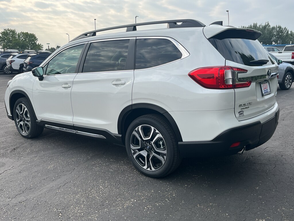 2025 Subaru Ascent Limited photo 3