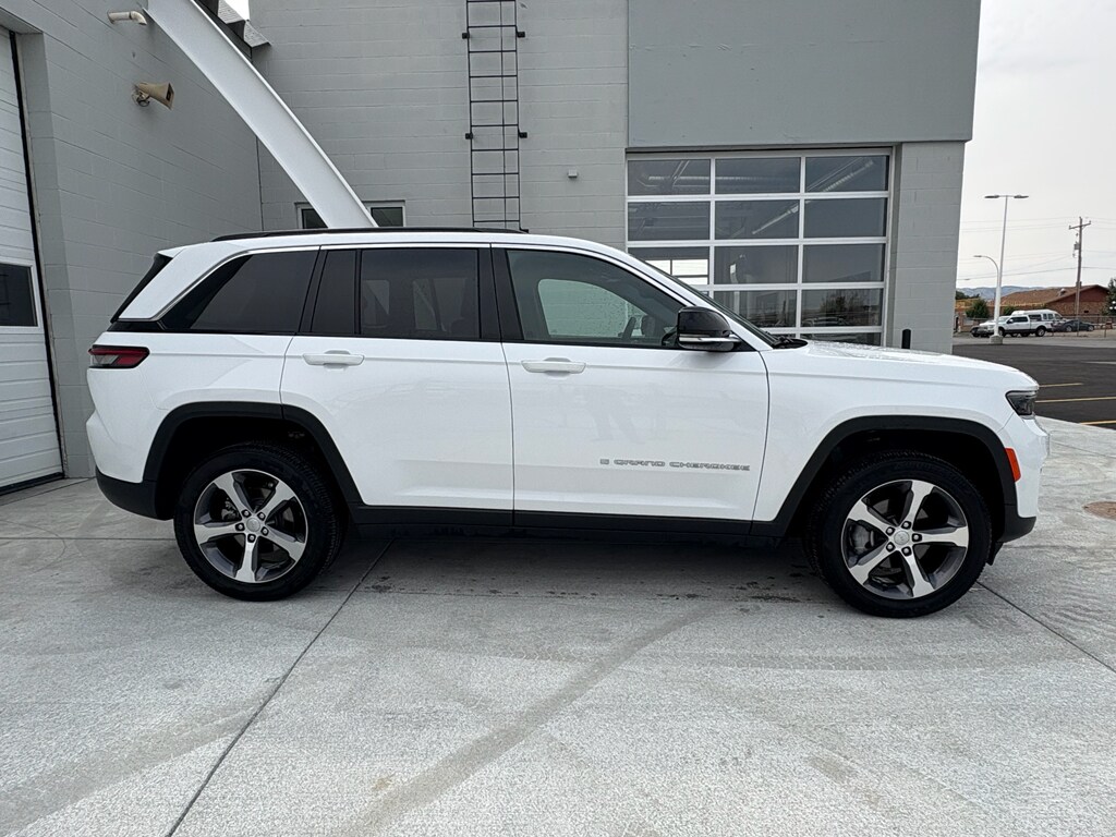 2024 Jeep Grand Cherokee Limited photo 4