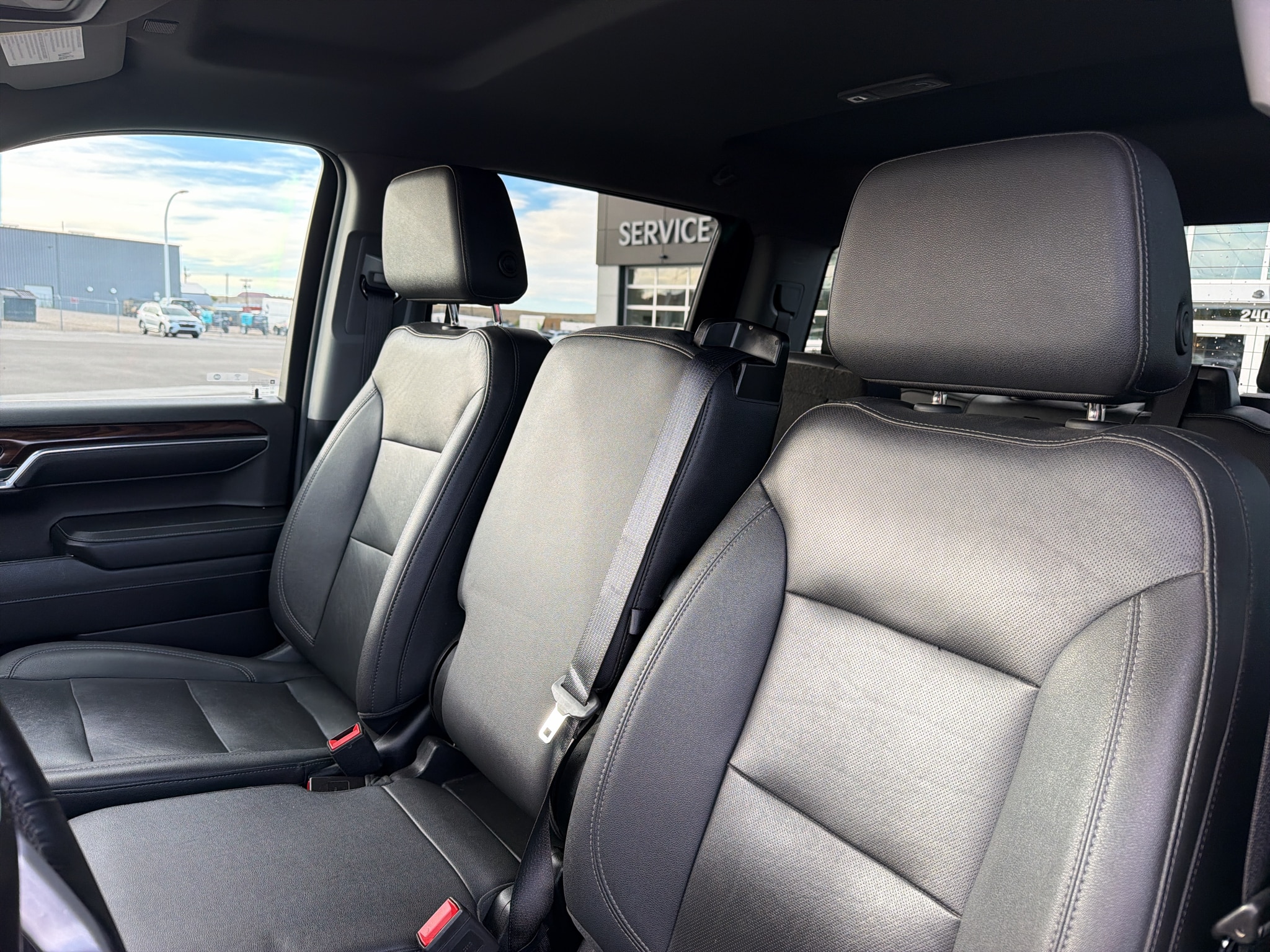 2024 GMC Sierra 1500 SLT - Photo 19