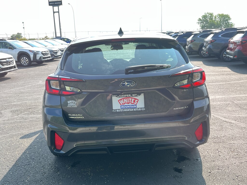 2025 Subaru Impreza Base photo 4