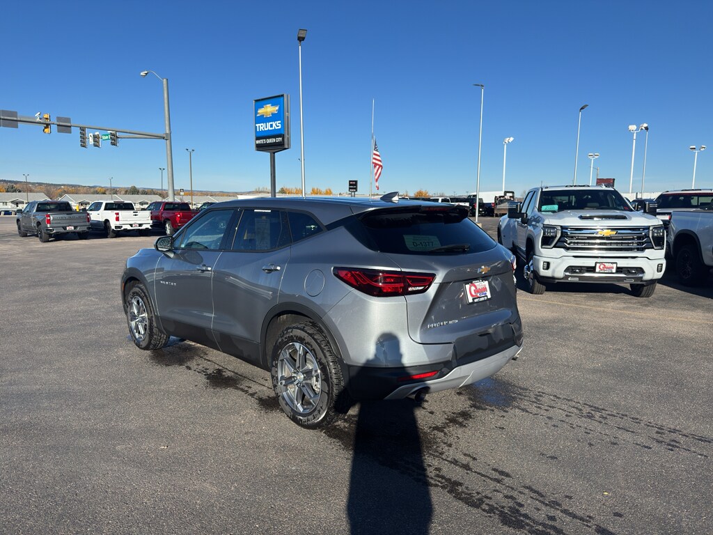 2025 Chevrolet Blazer 2LT photo 2