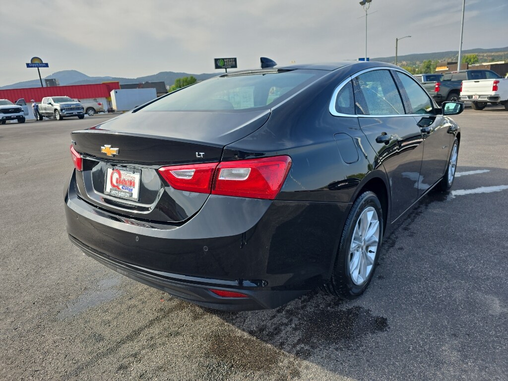 2024 Chevrolet Malibu 1LT photo 2