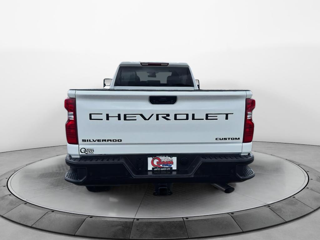 2025 Chevrolet Silverado 2500HD Custom photo 3