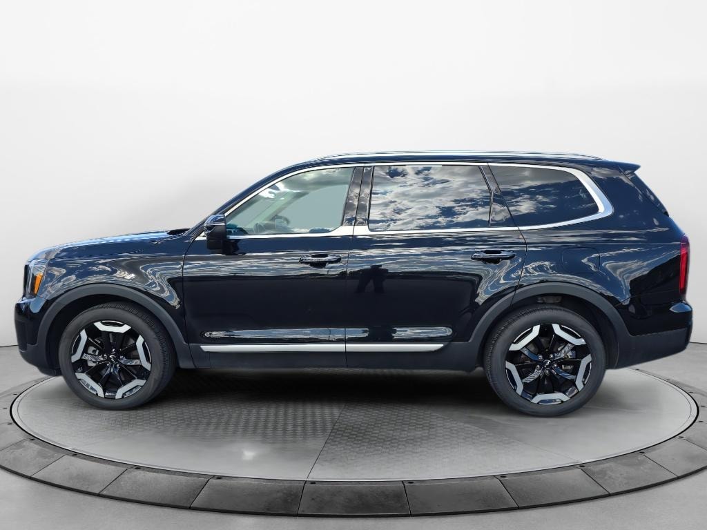 Used 2025 Kia Telluride S SUV
