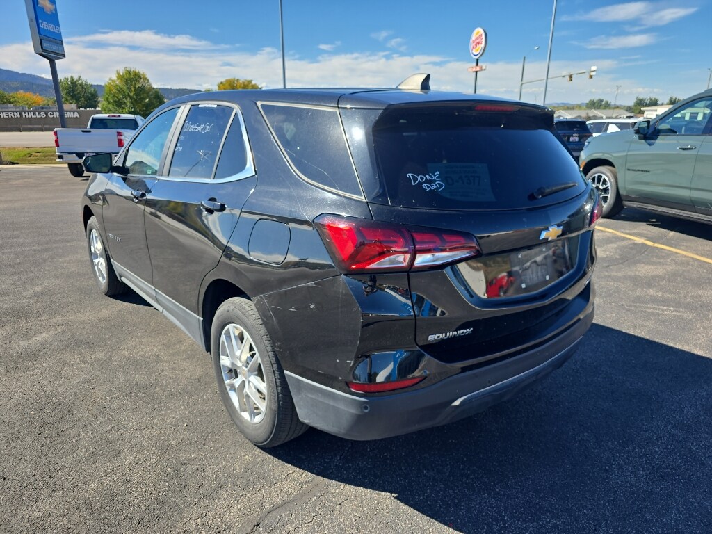 2024 Chevrolet Equinox LT photo 2