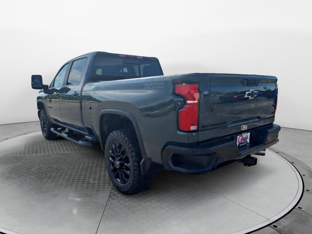 2025 Chevrolet Silverado 2500HD LT photo 4