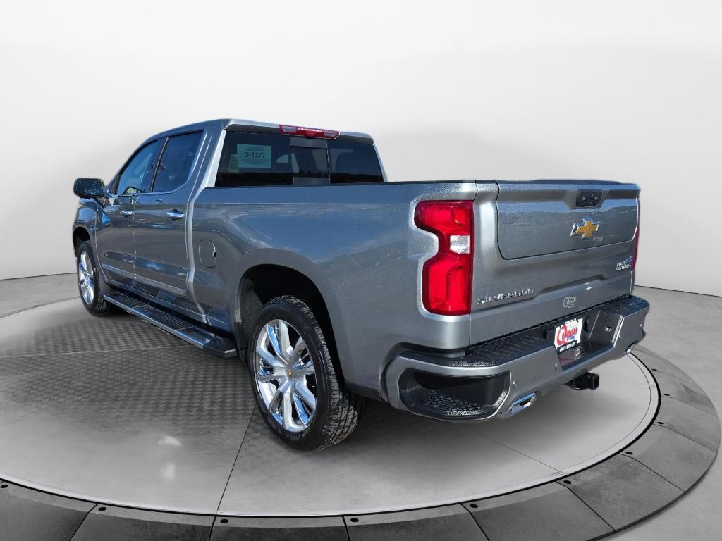 2025 Chevrolet Silverado 1500 LT photo 3