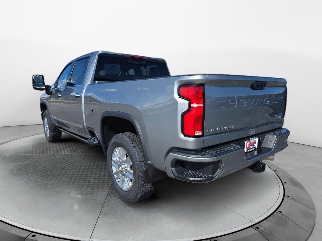 2025 Chevrolet Silverado 2500HD High Country photo 3