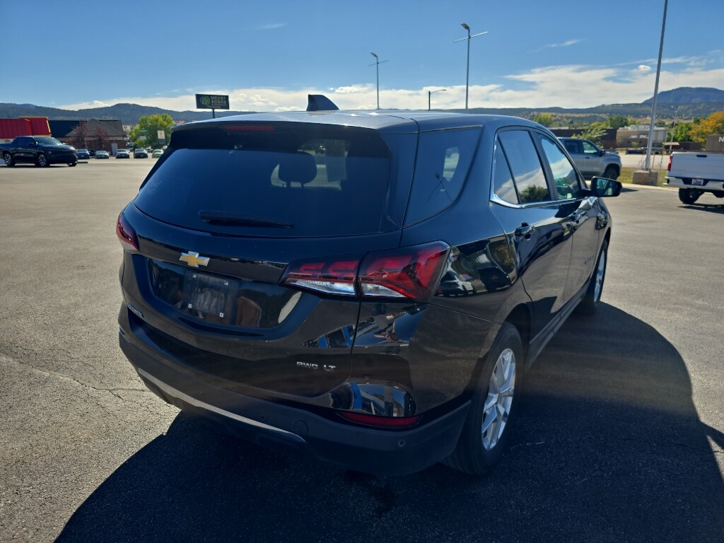 2024 Chevrolet Equinox LT photo 3