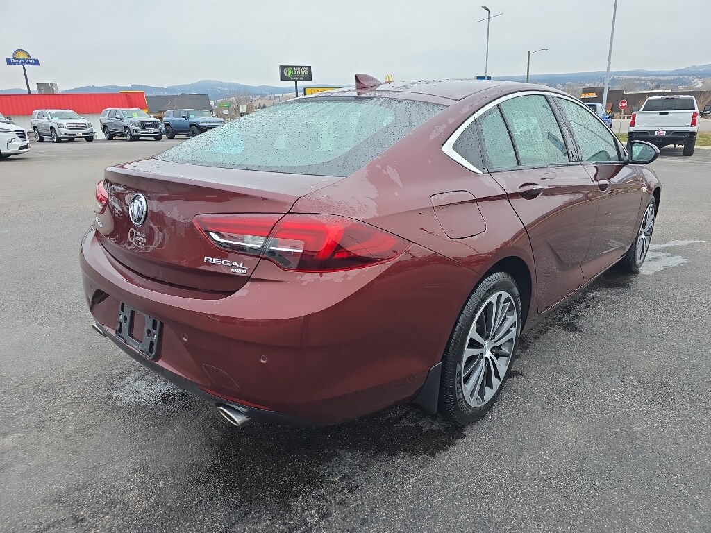 2018 Buick Regal Sportback Essence photo 3