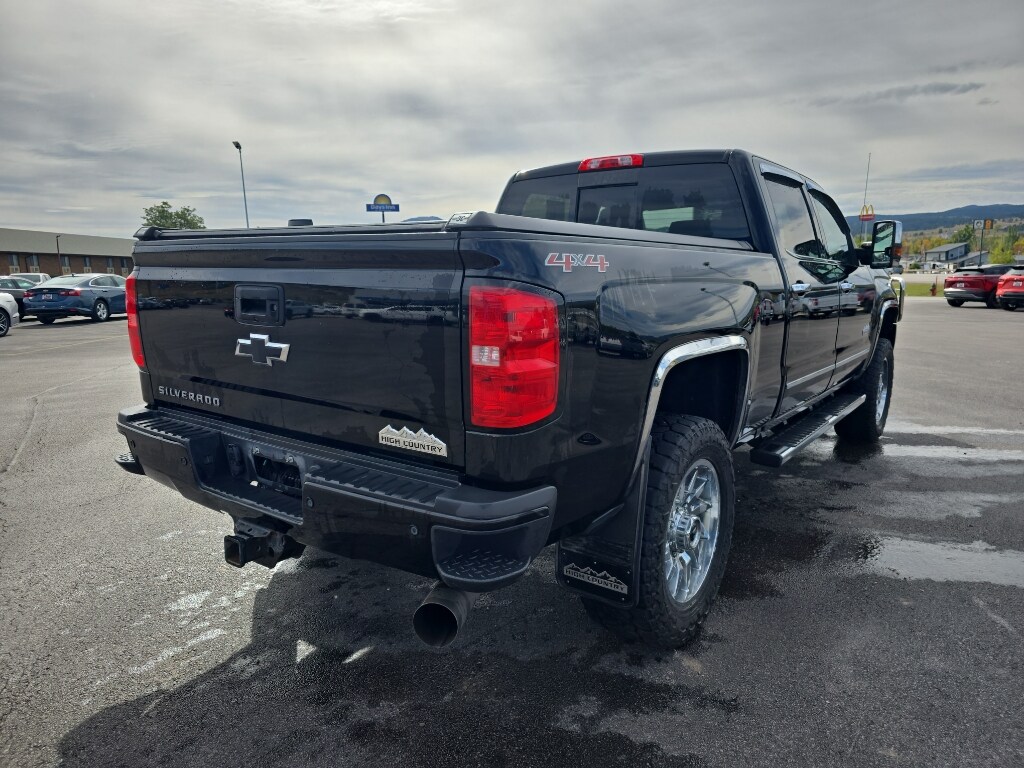 2017 Chevrolet Silverado High Country photo 3