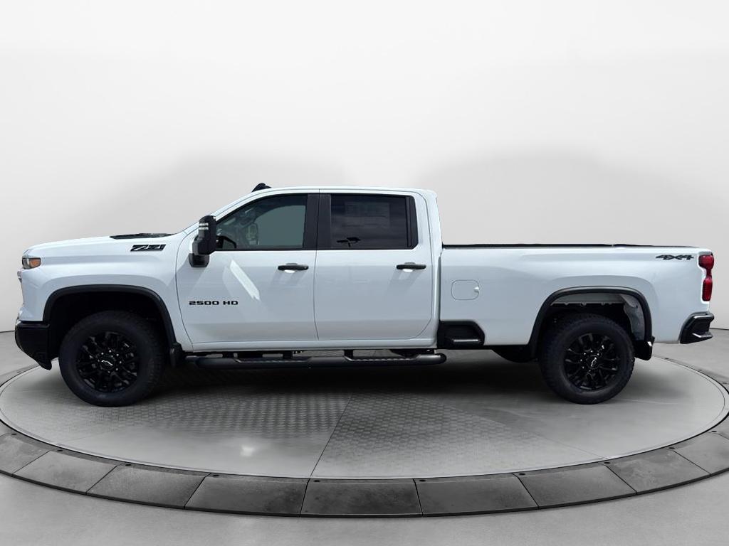 2025 Chevrolet Silverado 2500HD Custom photo 3