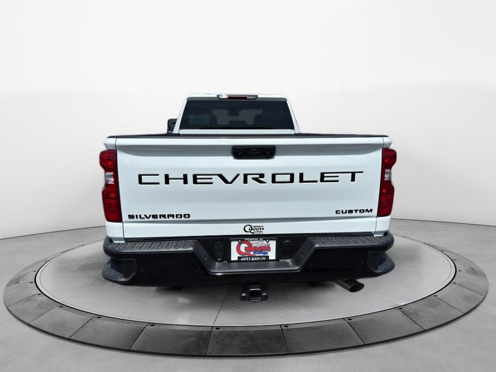 2025 Chevrolet Silverado 2500HD Custom photo 5